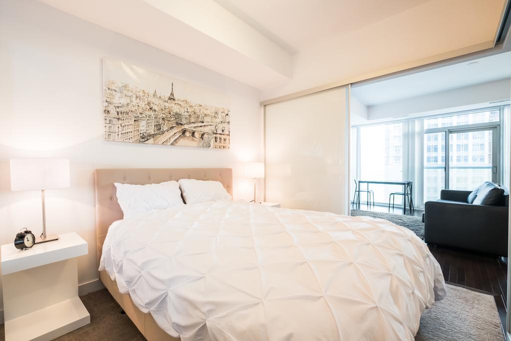 Downtown Luxury Lakeview Condo โตรอนโต ภายนอก รูปภาพ
