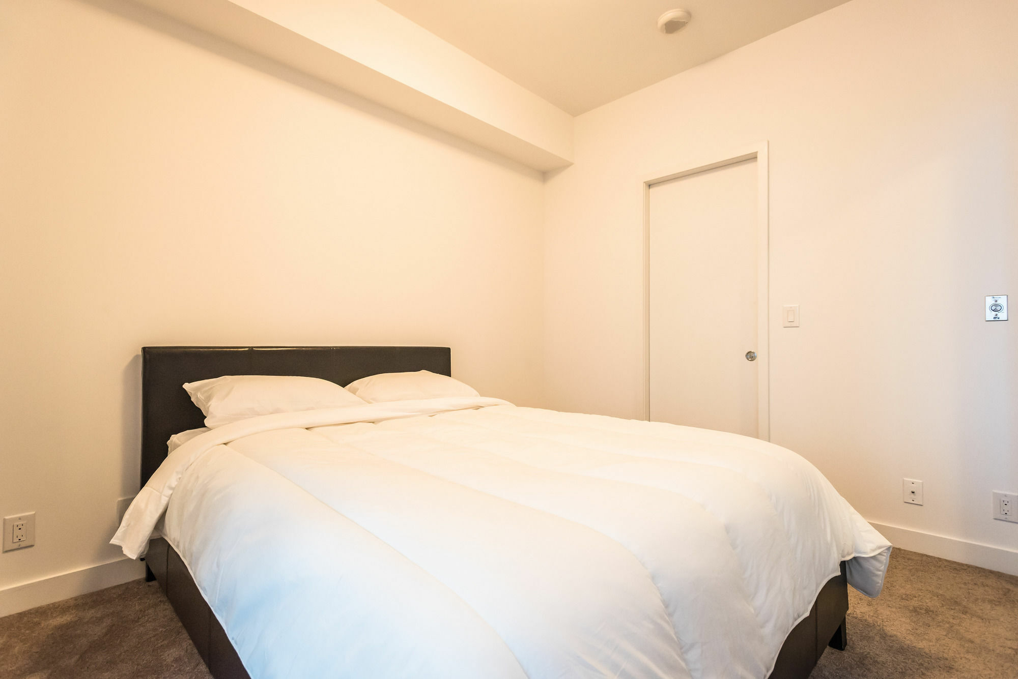 Downtown Luxury Lakeview Condo โตรอนโต ภายนอก รูปภาพ